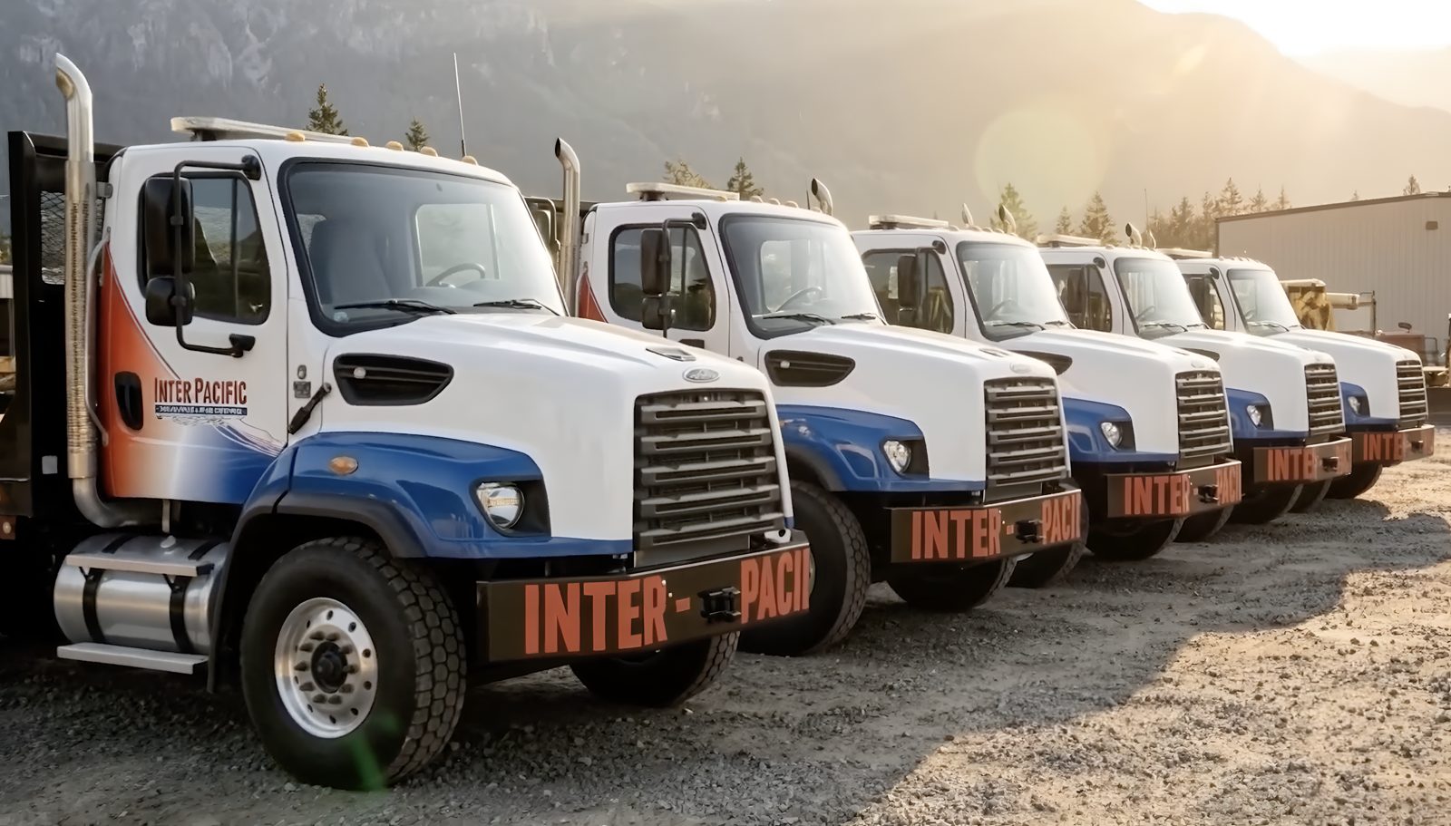 Heavy haul truck with KingSkinz fleet graphics